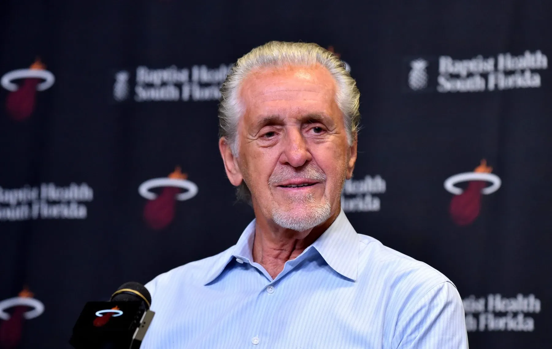 Pat Riley, président des Miami Heat. À 80 ans passés, il orchestre encore le plus gros trade de l'été NBA 2026.