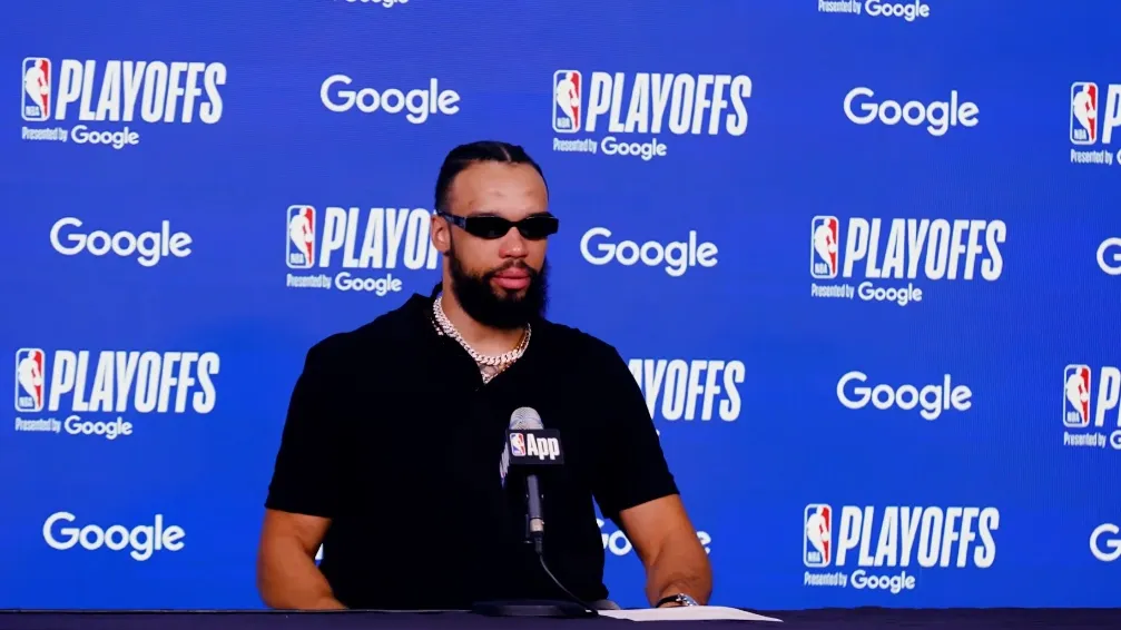 Dillon Brooks en conférence de presse après l'élimination de playoffs des Suns ©Phoenix Suns