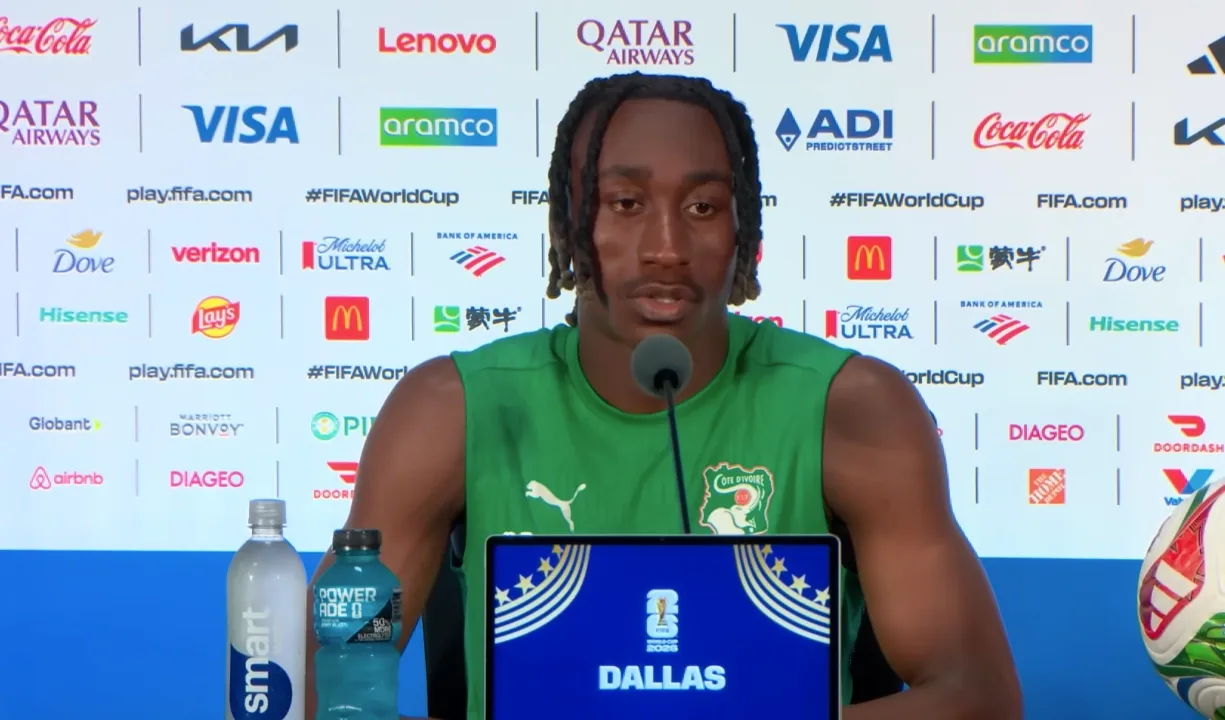 Yan Diomandé en conférence de presse avant d'affronter la Norvège lors du dernier mondial ©FIFA