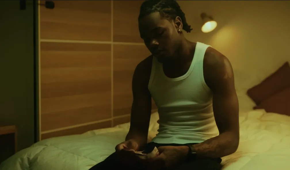 Nono La Grinta dans le clip de "Paris" ©Nono La Grinta-MPR Records