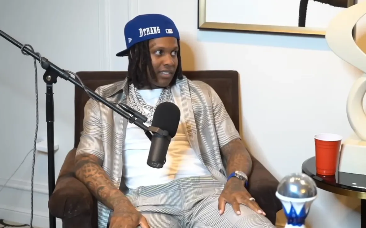 Lil Durk en interview sur la chaîne de DJ Akademiks en 2024 ©DJ Akademiks