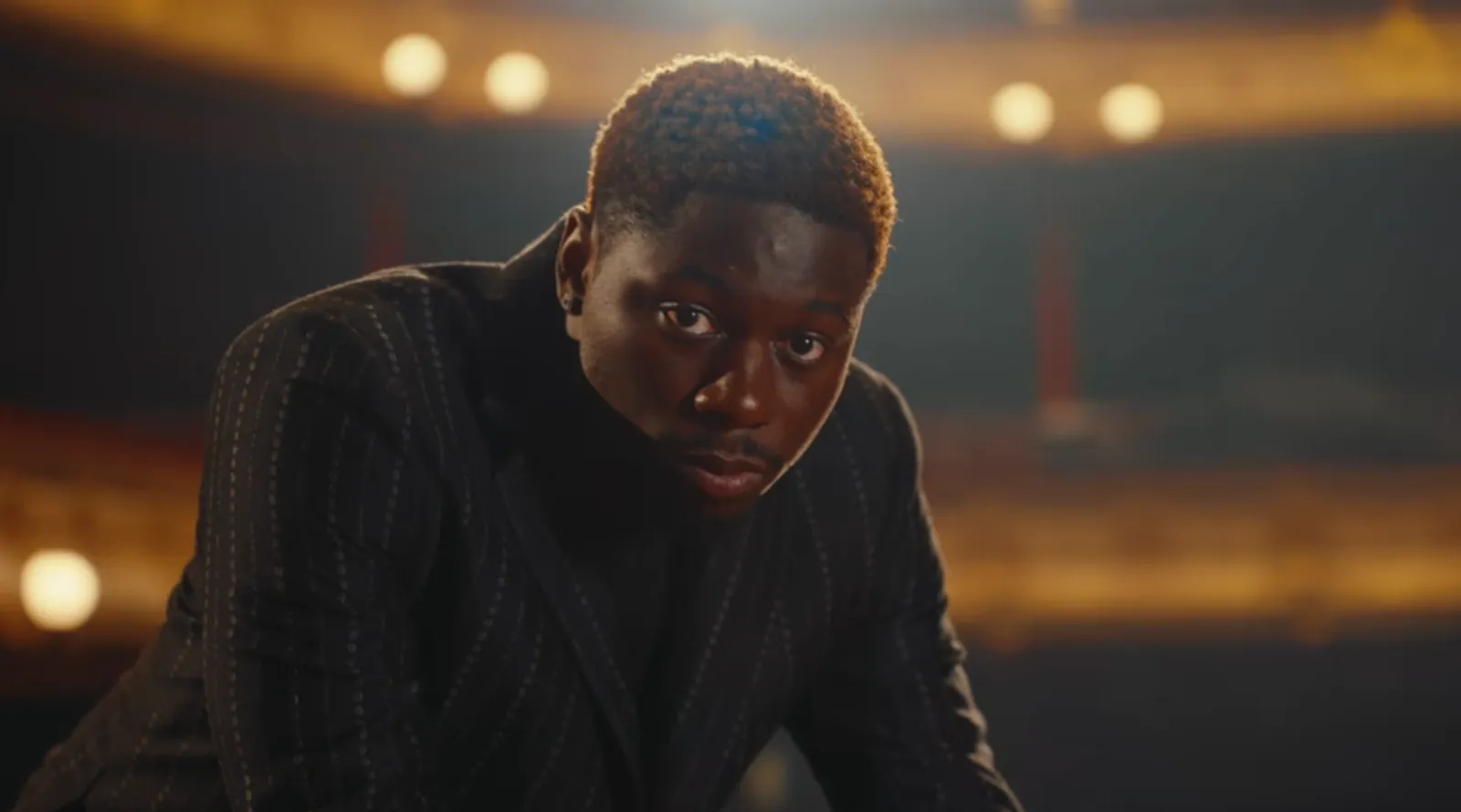 Tiakola dans le clip de WpointM, titre éponyme de son 2e album. ©Tiakola