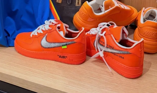 La paire d'Air Force 1 x Virgil Abloh Archive portée par SGA au NBA Media Day. ©Nike / SGA