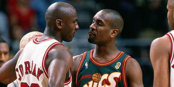Michael Jordan face à Gary Payton en plein trash talk