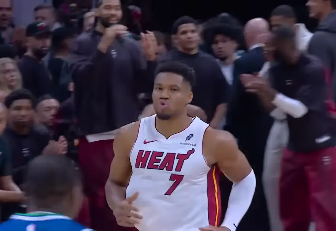 Giannis lors de ses débuts avec le heat de miami