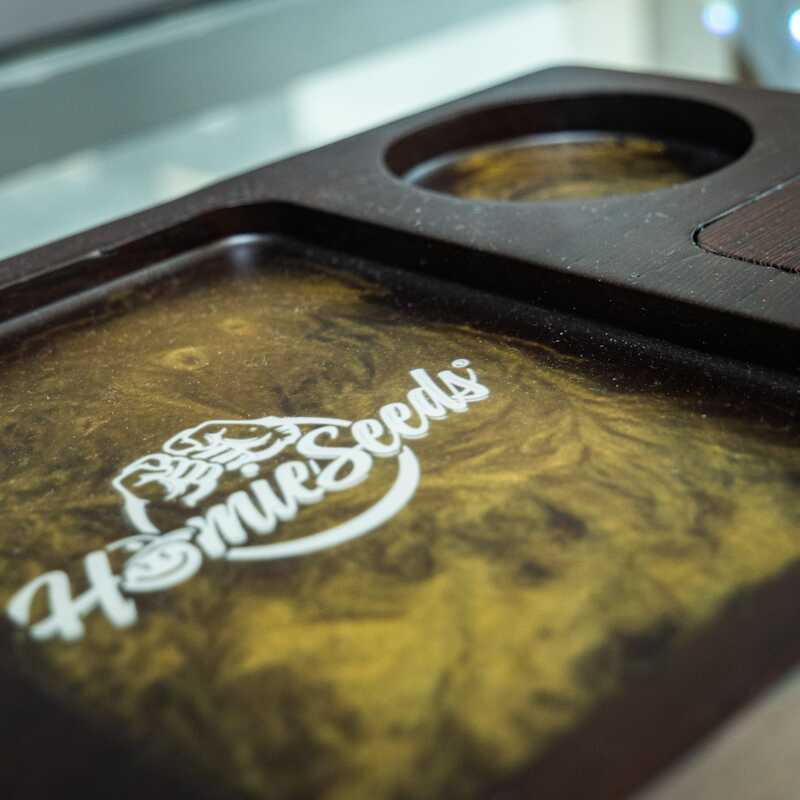 Le plateau de roulage premium Homieseeds