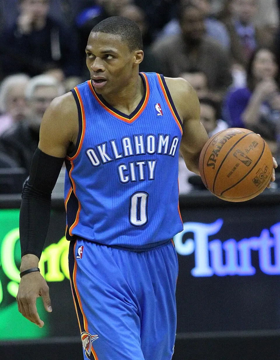 Russell Westbrook en 2011 sous les couleurs de Thunder CC Keith Allison SA