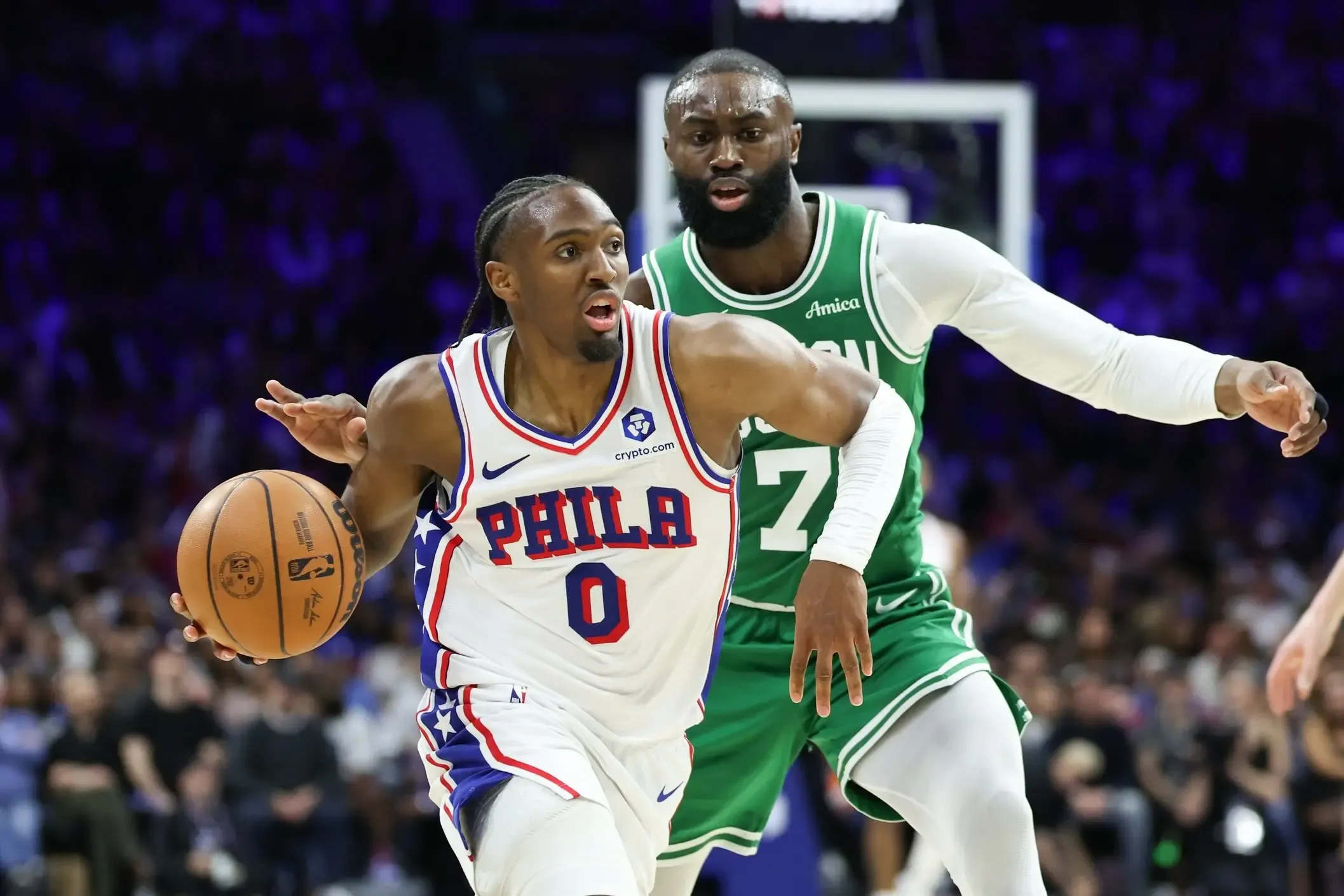 Maxey et Brown lors des playoffs entre Sixers & Celtics